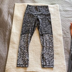 Lululemon Wunder Under HR Crop 6 Luxtreme